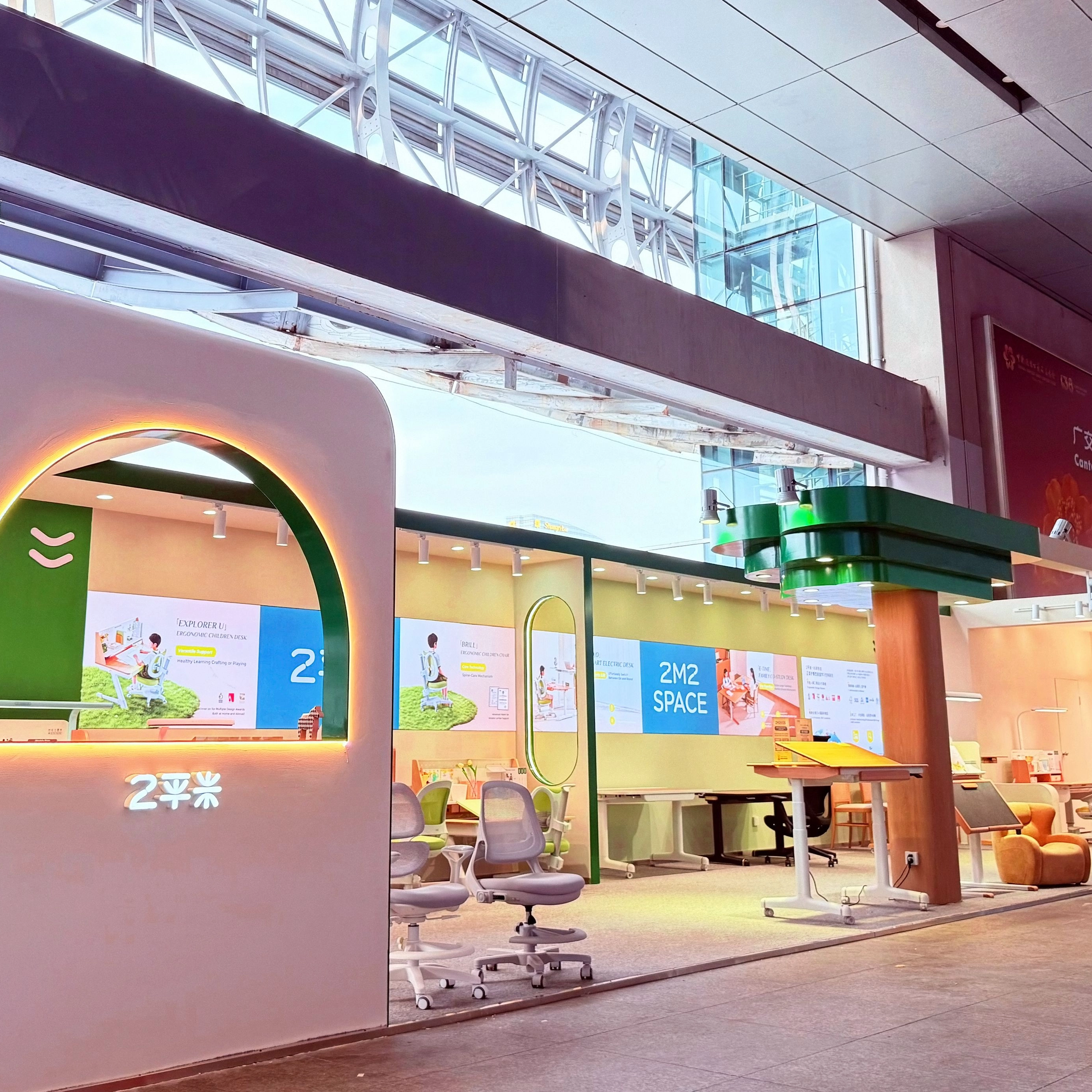 2平米学习桌亮相广州国际家具展：以“正姿护眼空间”引领居家办公学习场景升级